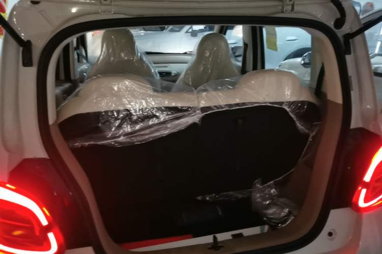 Used Wuling Hongguang MINIEV 2025 Four-Door Version Advanced Edition Trunk