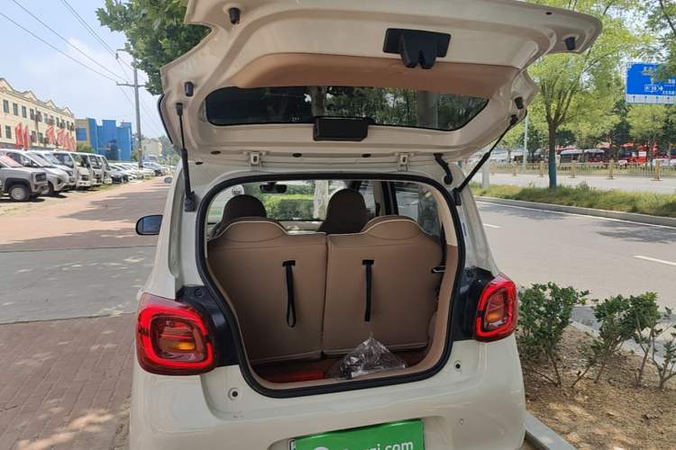 Used Wuling Hongguang MINIEV 2025 Four-Door Version Advanced Edition Trunk