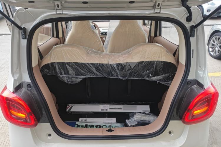 Used Wuling Hongguang MINIEV 2025 Four-Door Version Advanced Edition Trunk