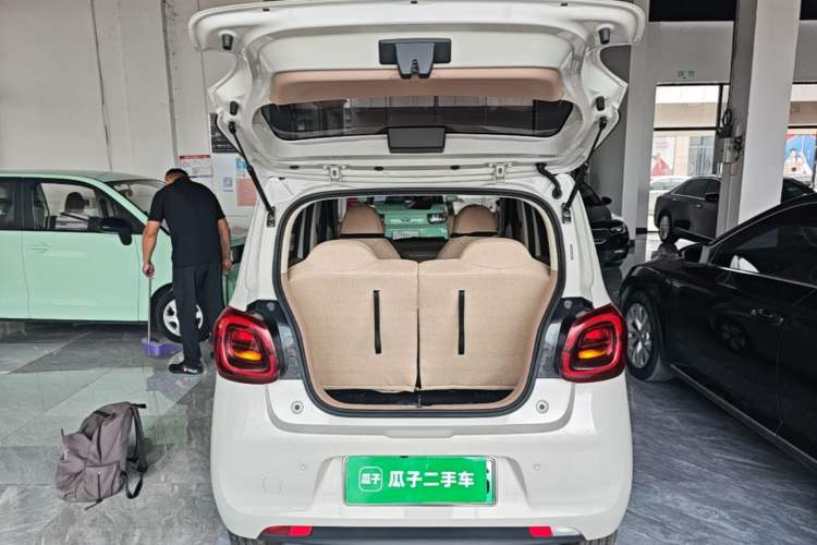 Used Wuling Hongguang MINIEV 2025 Four-Door Version Advanced Edition Trunk