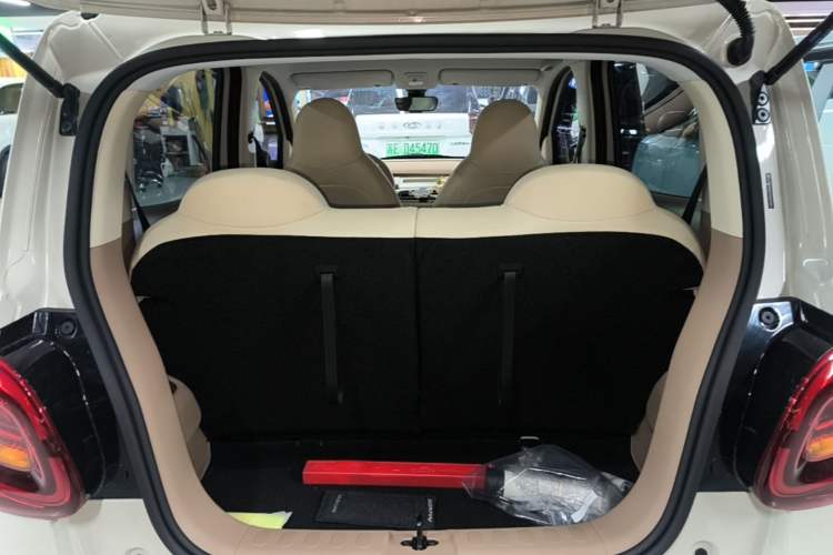 Used Wuling Hongguang MINIEV 2025 Four-Door Version Advanced Edition Trunk