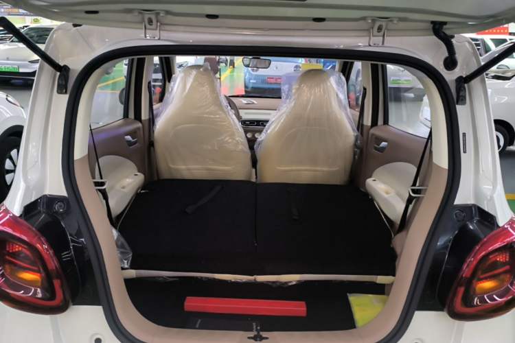 Used Wuling Hongguang MINIEV 2025 Four-Door Version Advanced Edition Trunk