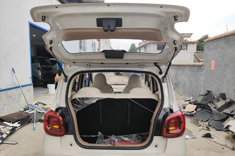 Used Wuling Hongguang MINIEV 2025 Four-Door Version Advanced Edition Trunk