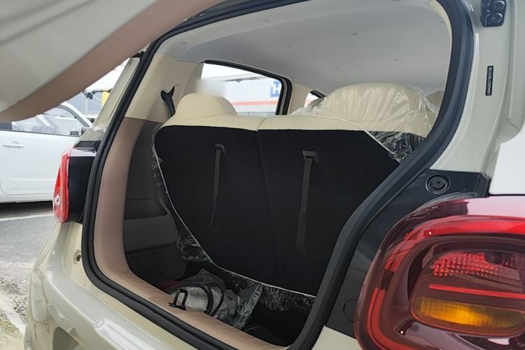 Used Wuling Hongguang MINIEV 2025 Four-Door Version Advanced Edition Trunk