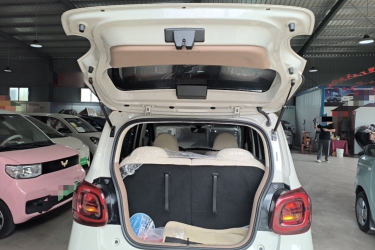 Used Wuling Hongguang MINIEV 2025 Four-Door Version Advanced Edition Trunk