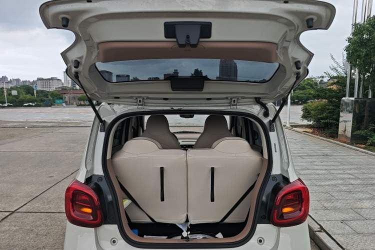 Used Wuling Hongguang MINIEV 2025 Four-Door Version Advanced Edition Trunk
