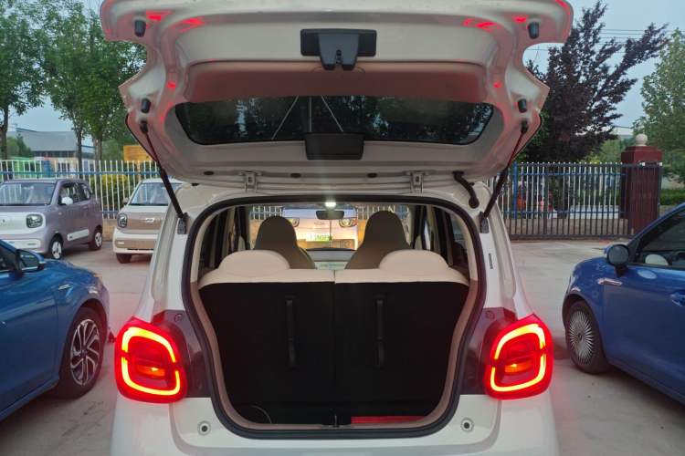 Used Wuling Hongguang MINIEV 2025 Four-Door Version Advanced Edition Trunk