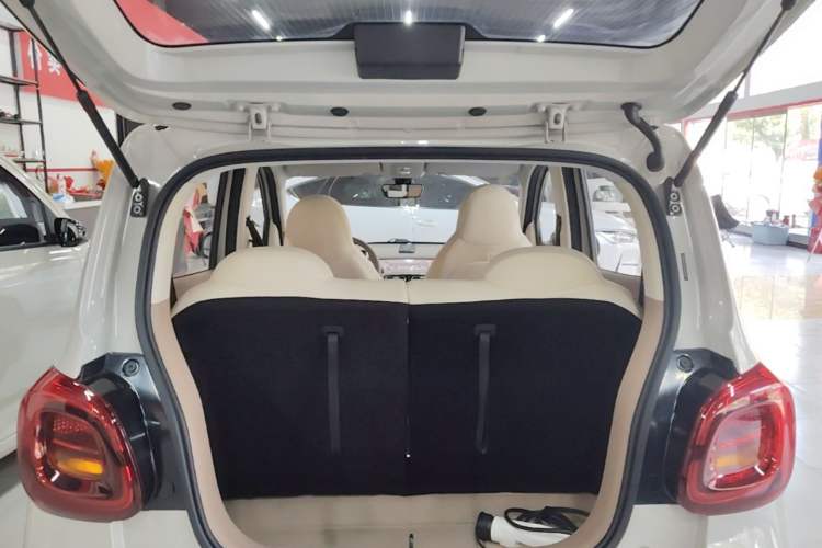 Used Wuling Hongguang MINIEV 2025 Four-Door Version Advanced Edition Trunk