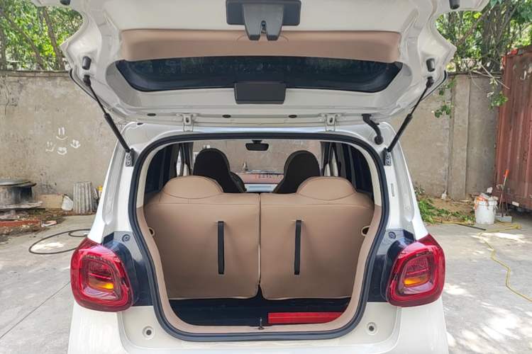 Used Wuling Hongguang MINIEV 2025 Four-Door Version Advanced Edition Trunk