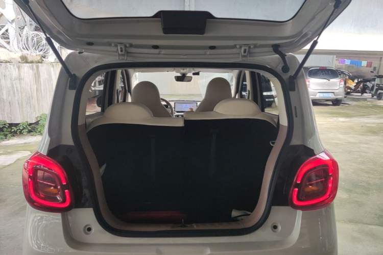 Used Wuling Hongguang MINIEV 2025 Four-Door Version Advanced Edition Trunk