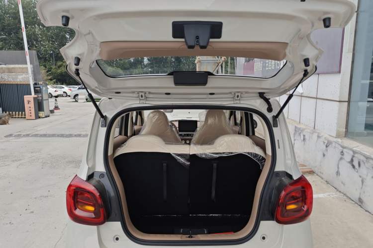 Used Wuling Hongguang MINIEV 2025 Four-Door Version Advanced Edition Trunk