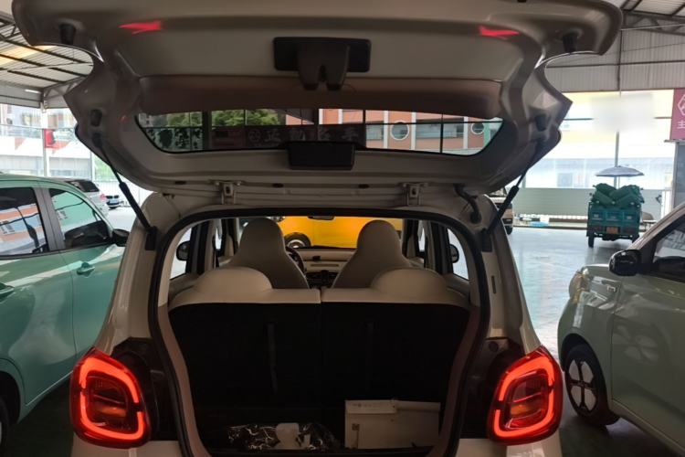 Used Wuling Hongguang MINIEV 2025 Four-Door Version Advanced Edition Trunk