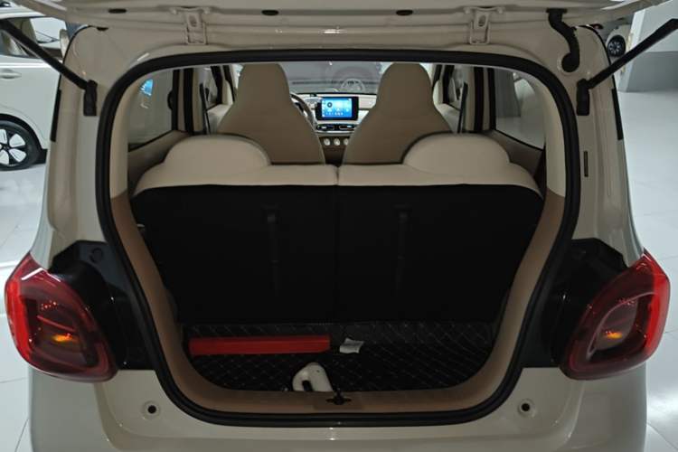 Used Wuling Hongguang MINIEV 2025 Four-Door Version Zhenxiang+ Edition Trunk