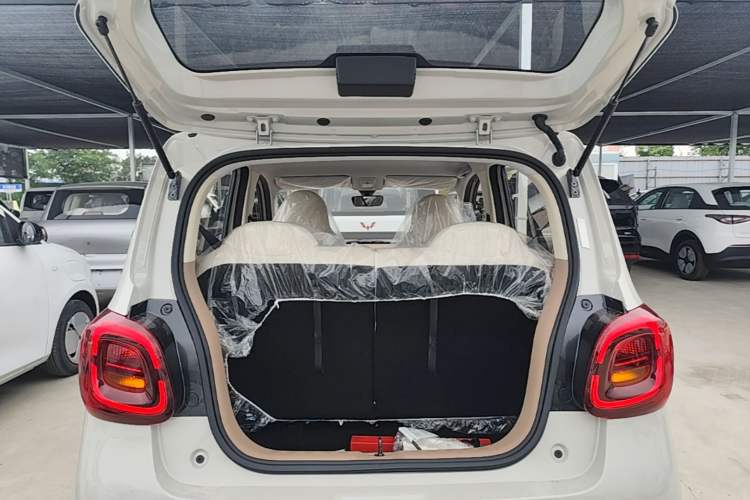 Used Wuling Hongguang MINIEV 2025 Four-Door Version Advanced Edition Trunk