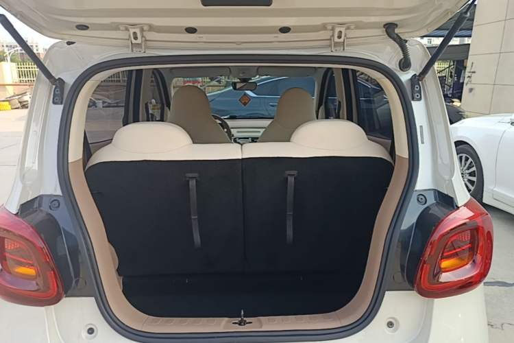 Used Wuling Hongguang MINIEV 2025 Four-Door Version Advanced Edition Trunk