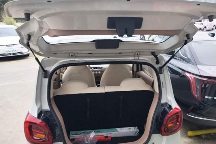 Used Wuling Hongguang MINIEV 2025 Four-Door Version Advanced Edition Trunk