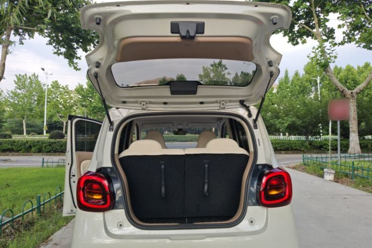 Used Wuling Hongguang MINIEV 2025 Four-Door Version Advanced Edition Trunk