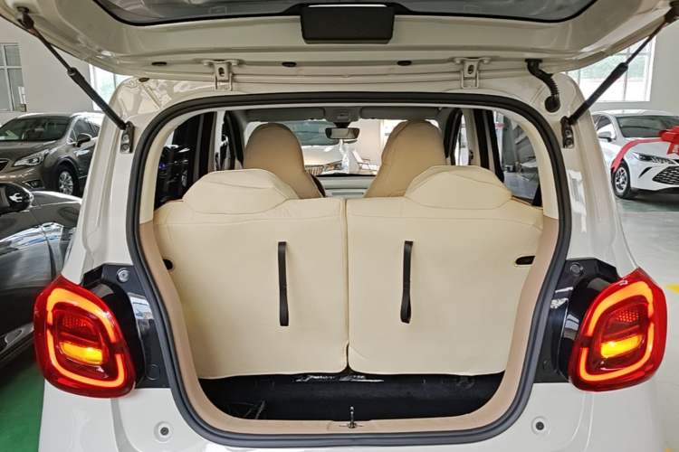 Used Wuling Hongguang MINIEV 2025 Four-Door Version Advanced Edition Trunk