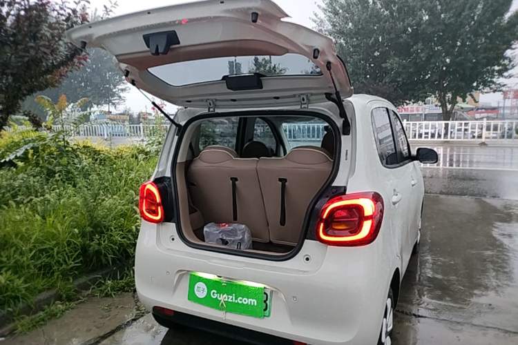 Used Wuling Hongguang MINIEV 2025 Four-Door Version Advanced Edition Trunk