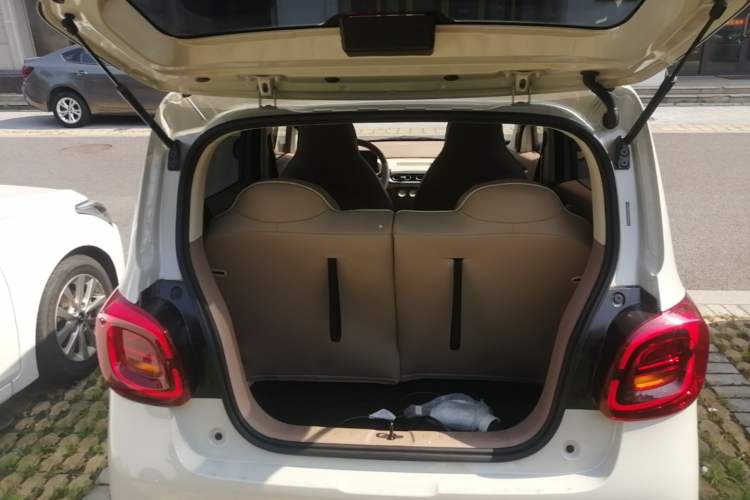 Used Wuling Hongguang MINIEV 2025 Four-Door Version Advanced Edition Trunk