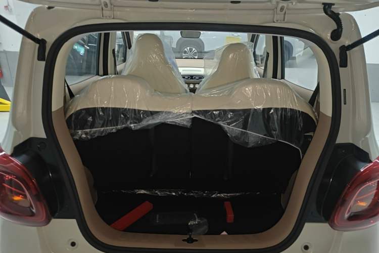 Used Wuling Hongguang MINIEV 2025 Four-Door Version Advanced Edition Trunk