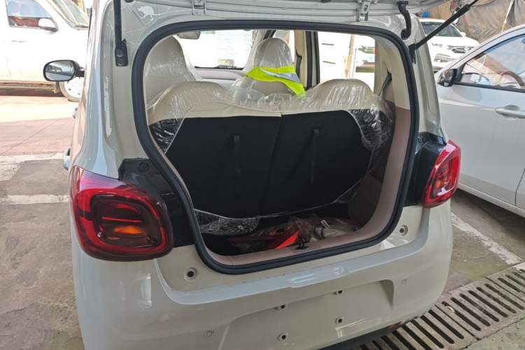 Used Wuling Hongguang MINIEV 2025 Four-Door Version Advanced Edition Trunk