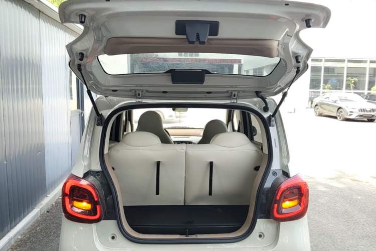 Used Wuling Hongguang MINIEV 2025 Four-Door Version Advanced Edition Trunk