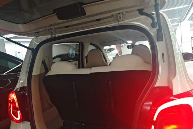 Used Wuling Hongguang MINIEV 2025 Four-Door Version Advanced Edition Trunk