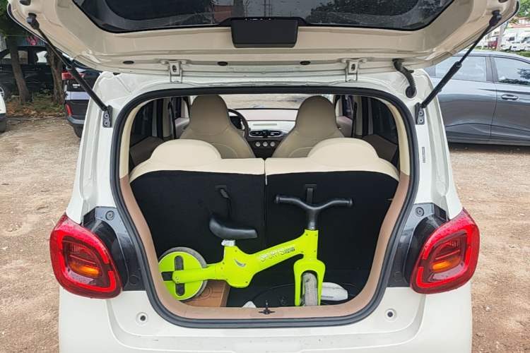 Used Wuling Hongguang MINIEV 2025 Four-Door Version Advanced Edition Trunk