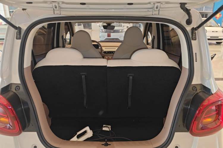 Used Wuling Hongguang MINIEV 2025 Four-Door Version Advanced Edition Trunk
