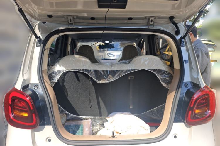 Used Wuling Hongguang MINIEV 2025 Four-Door Version Advanced Edition Trunk