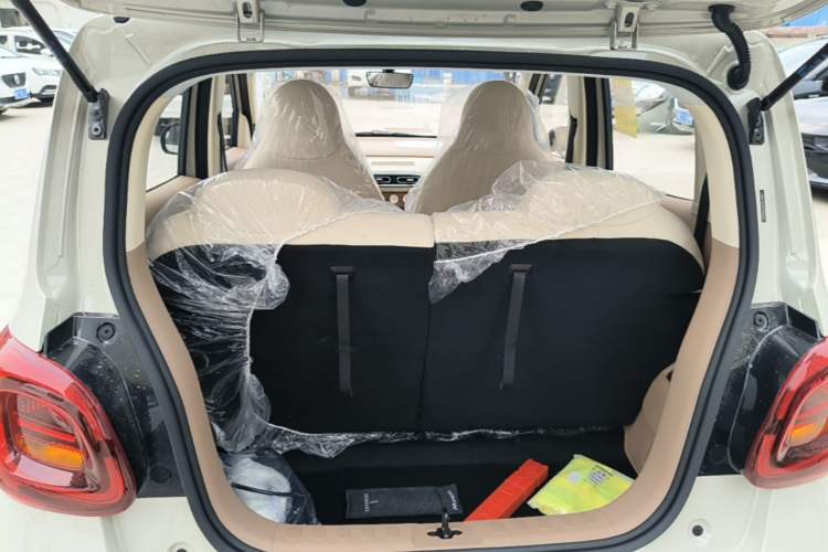 Used Wuling Hongguang MINIEV 2025 Four-Door Version Advanced Edition Trunk