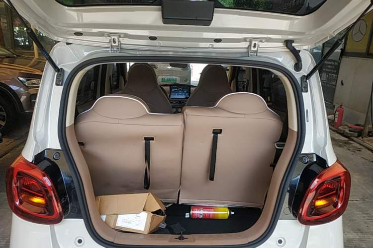 Used Wuling Hongguang MINIEV 2025 Four-Door Version Advanced Edition Trunk