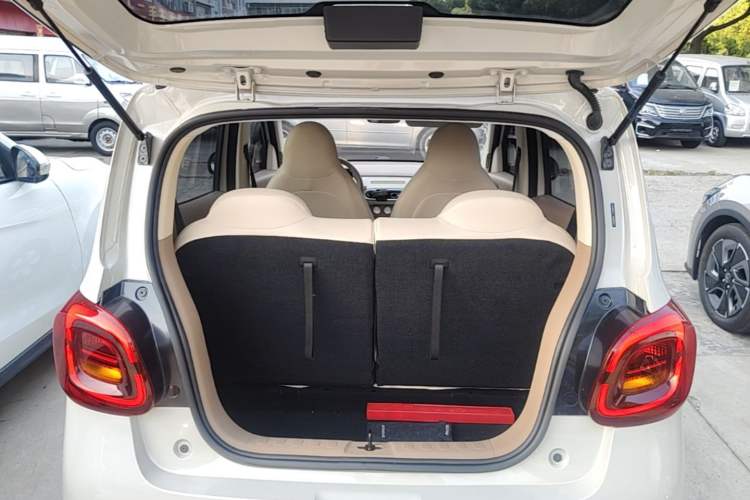 Used Wuling Hongguang MINIEV 2025 Four-Door Version Advanced Edition Trunk