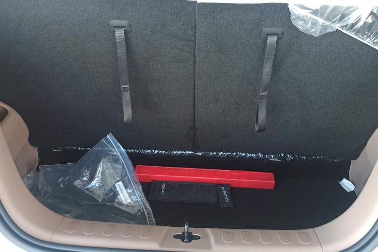 Used Wuling Hongguang MINIEV 2025 Four-Door Version Advanced Edition Trunk