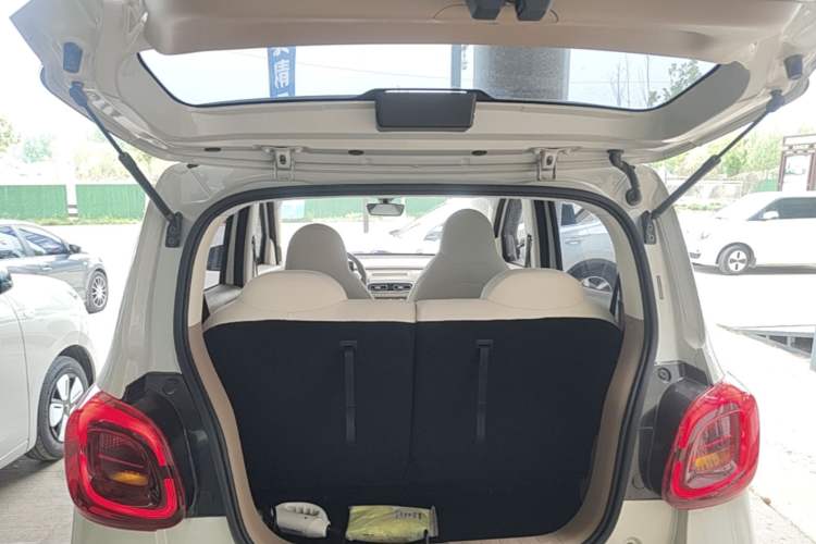 Used Wuling Hongguang MINIEV 2025 Four-Door Version Advanced Edition Trunk
