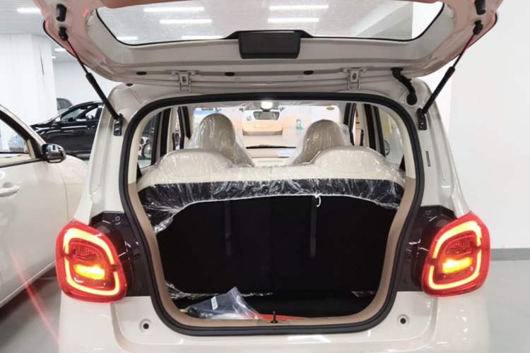 Used Wuling Hongguang MINIEV 2025 Four-Door Version Advanced Edition Trunk