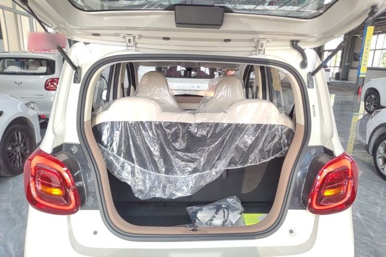 Used Wuling Hongguang MINIEV 2025 Four-Door Version Advanced Edition Trunk