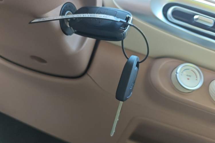 Used Wuling Hongguang MINIEV 2025 Four-Door Version Advanced Edition Vehicle Key