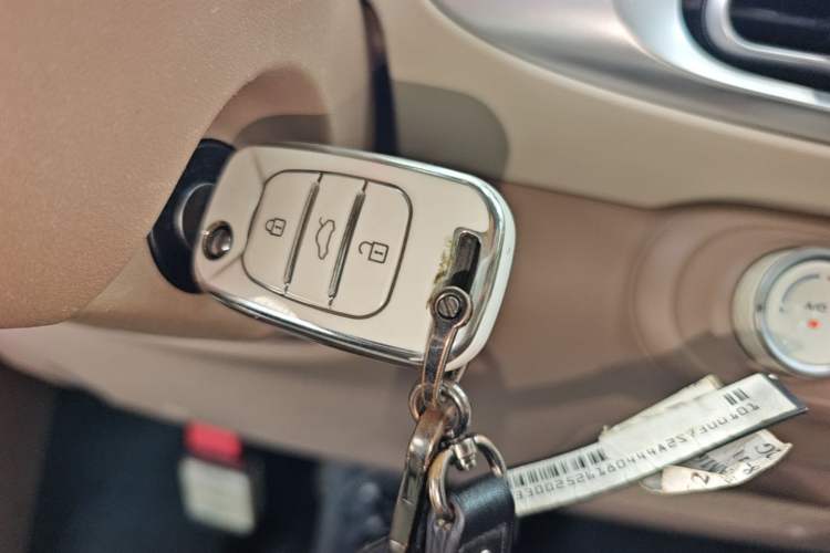 Used Wuling Hongguang MINIEV 2025 Four-Door Version Advanced Edition Vehicle Key