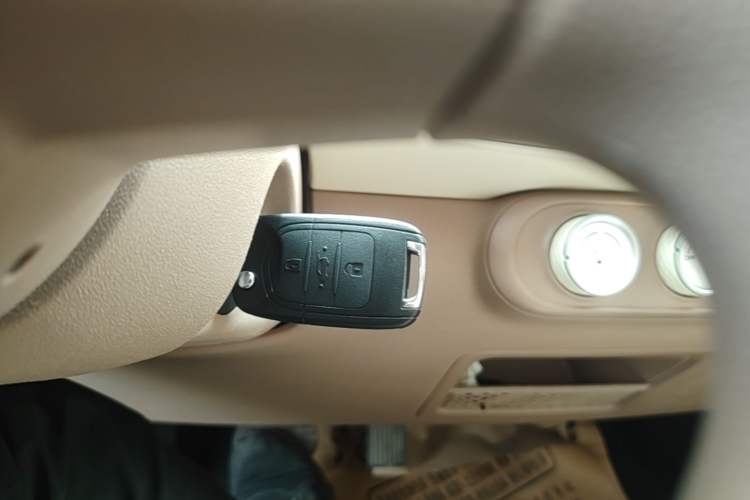 Used Wuling Hongguang MINIEV 2025 Four-Door Version Advanced Edition Vehicle Key