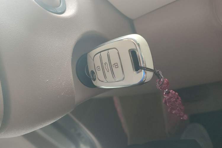 Used Wuling Hongguang MINIEV 2025 Four-Door Version Advanced Edition Vehicle Key