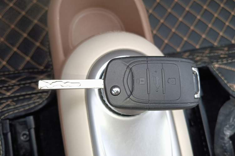 Used Wuling Hongguang MINIEV 2025 Four-Door Version Advanced Edition Vehicle Key