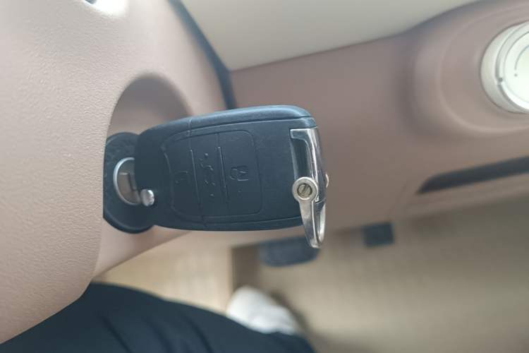 Used Wuling Hongguang MINIEV 2025 Four-Door Version Advanced Edition Vehicle Key