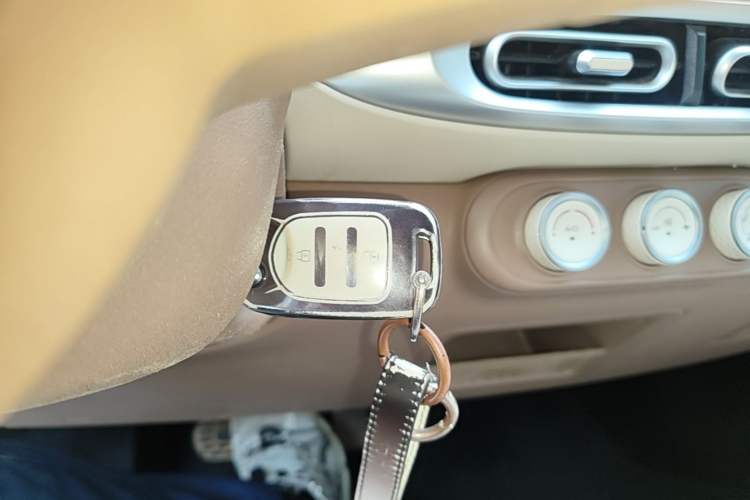 Used Wuling Hongguang MINIEV 2025 Four-Door Version Advanced Edition Vehicle Key