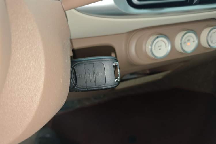 Used Wuling Hongguang MINIEV 2025 Four-Door Version Advanced Edition Vehicle Key