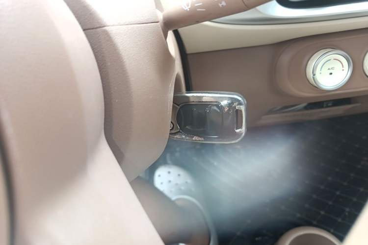 Used Wuling Hongguang MINIEV 2025 Four-Door Version Advanced Edition Vehicle Key