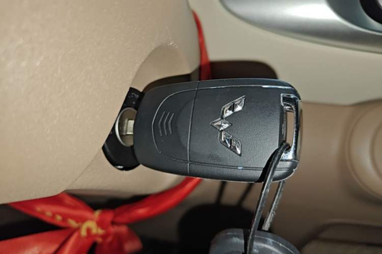 Used Wuling Hongguang MINIEV 2025 Four-Door Version Advanced Edition Vehicle Key