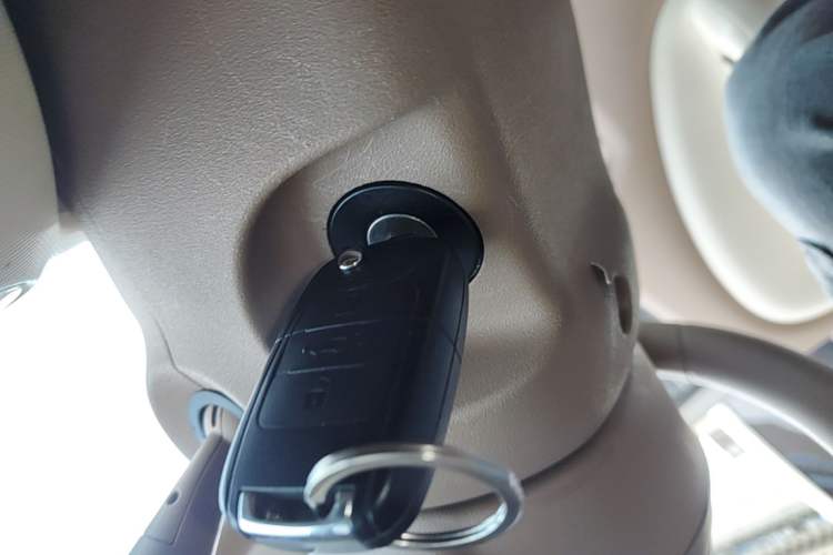 Used Wuling Hongguang MINIEV 2025 Four-Door Version Advanced Edition Vehicle Key