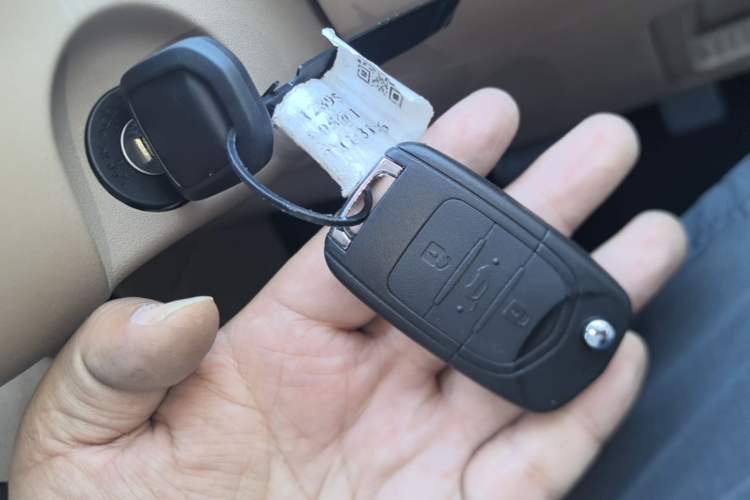 Used Wuling Hongguang MINIEV 2025 Four-Door Version Advanced Edition Vehicle Key